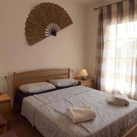 Villa Sleeps 6 Pool Wifi *