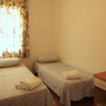 Sleeps 6 Pool Wifi Villa