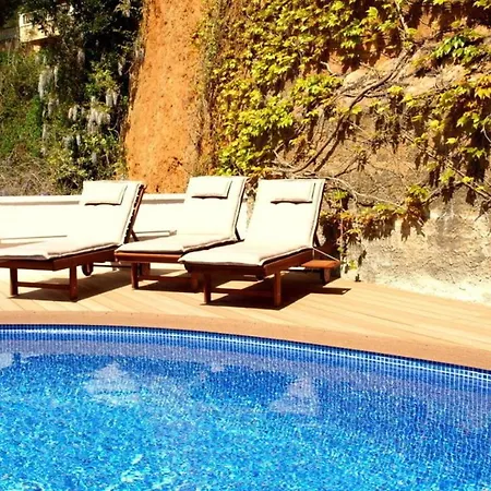 Villa Sleeps 6 Pool Wifi